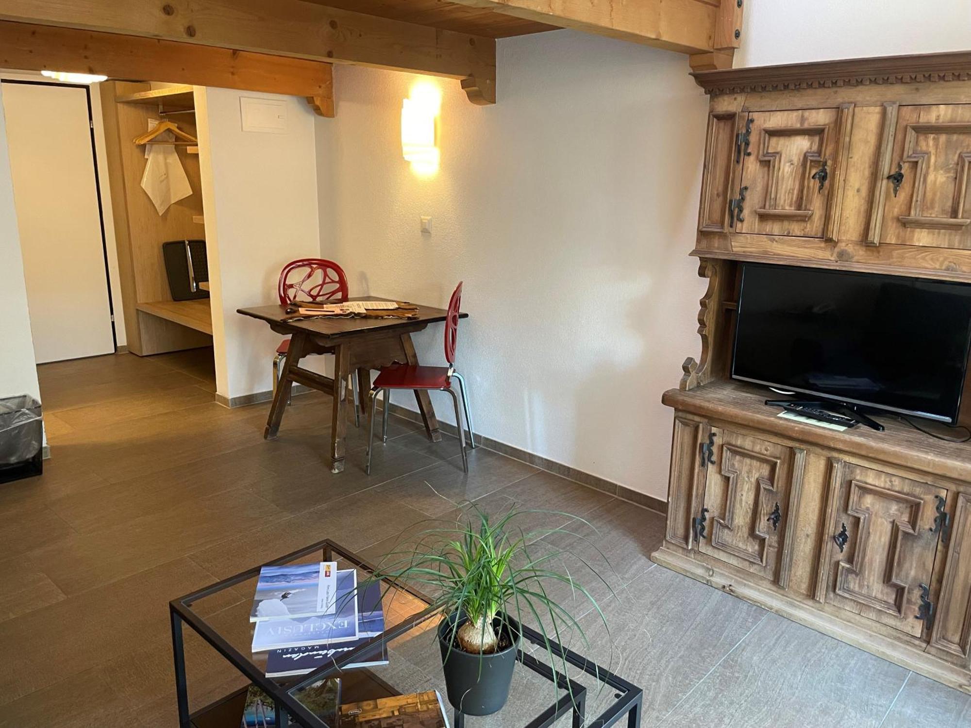 Hotel Des Alpes ฟลิมส์ ภายนอก รูปภาพ