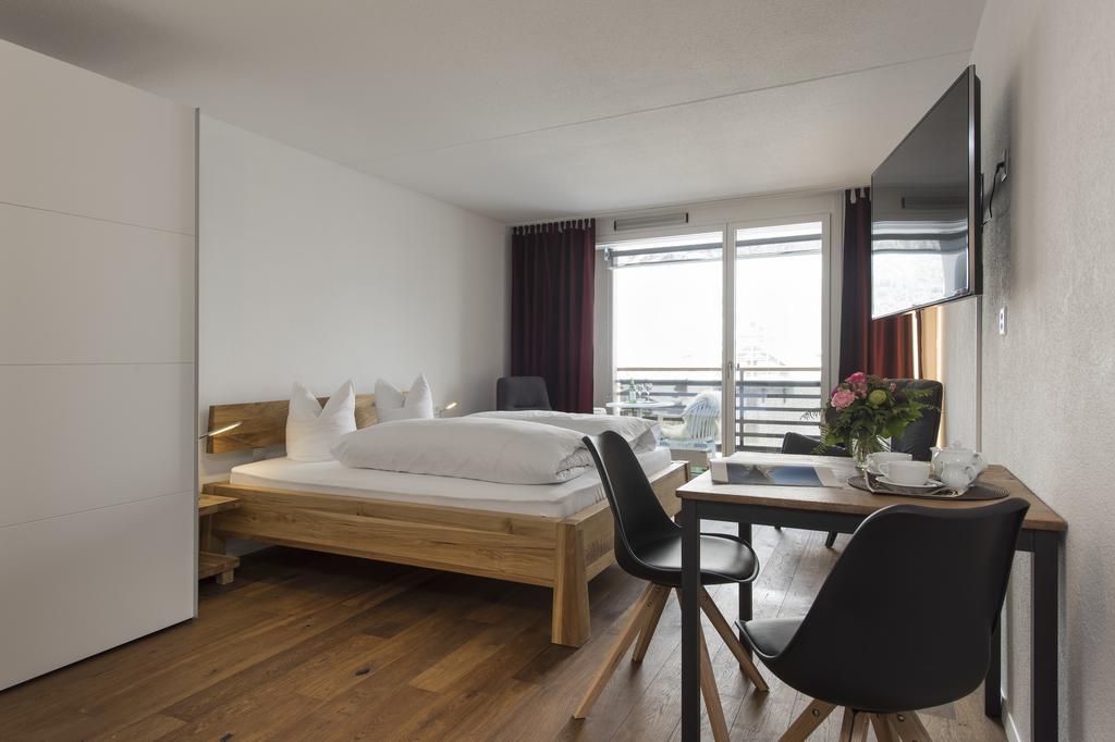 Hotel Des Alpes ฟลิมส์ ภายนอก รูปภาพ